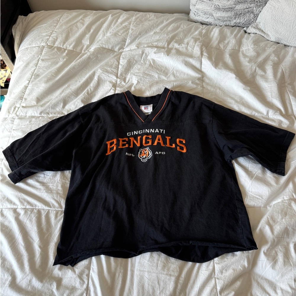 Vintage NFL Cincinnati Bengals Cropped V-Neck Jersey - Washed Black - Raw Hem